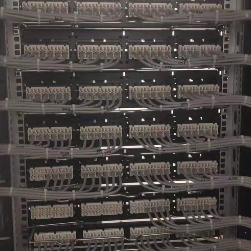 广州某电气设备有限公司机房组建弱电工程